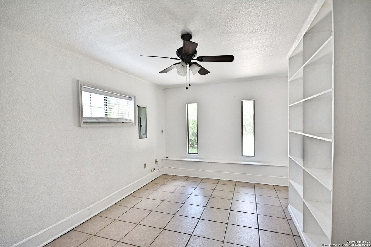 520 Avenue A - Photo 5 of 34