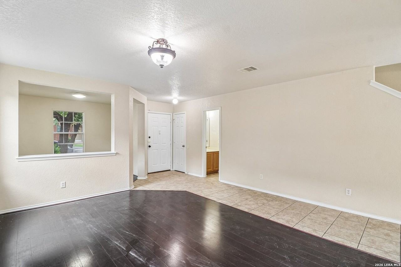 407 Amberdale Oak - Photo 4 of 30