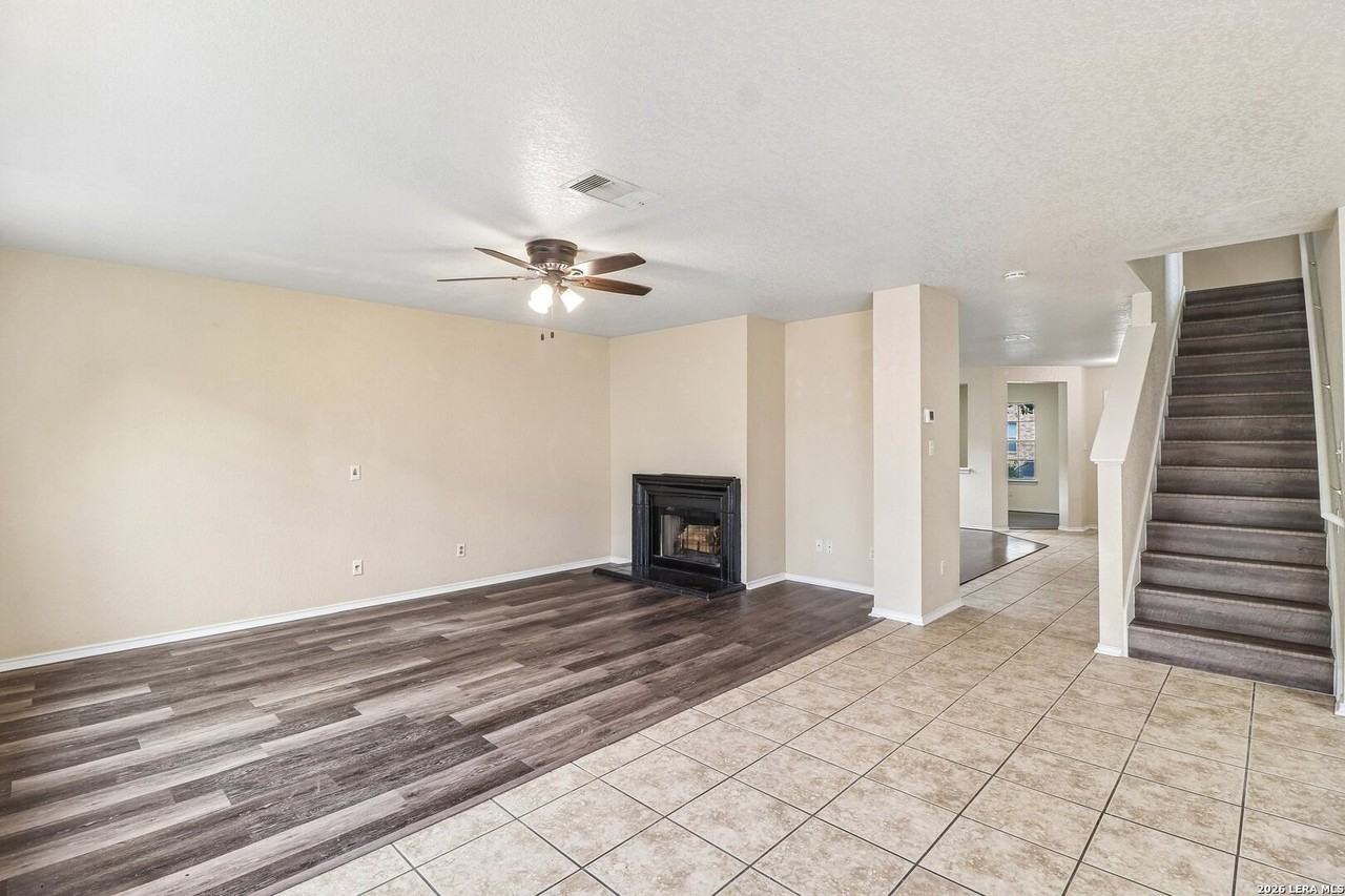 407 Amberdale Oak - Photo 5 of 30