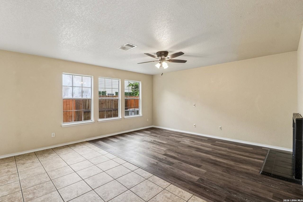 407 Amberdale Oak - Photo 6 of 30