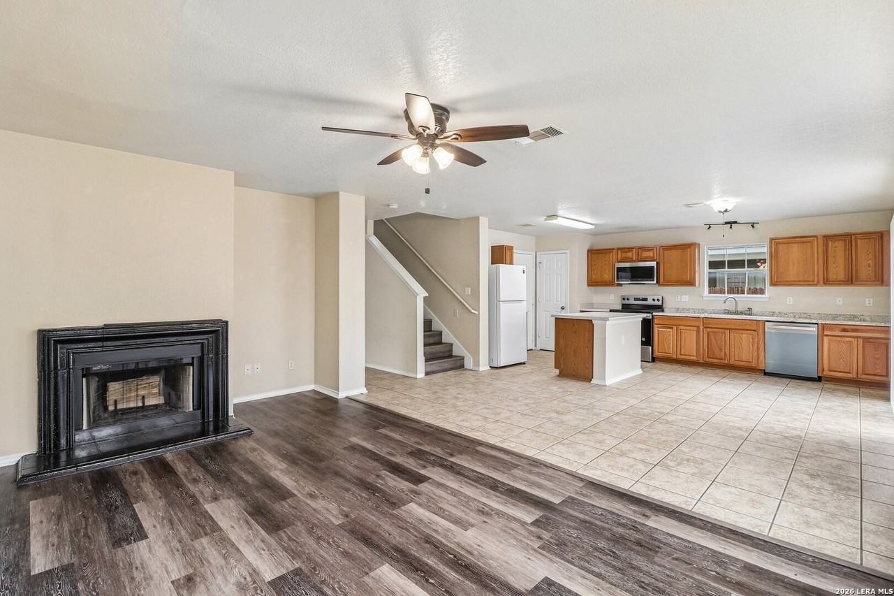 407 Amberdale Oak - Photo 7 of 30
