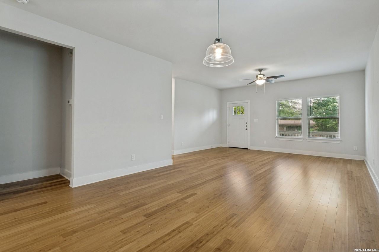 423 Channing Ave - Photo 5 of 25