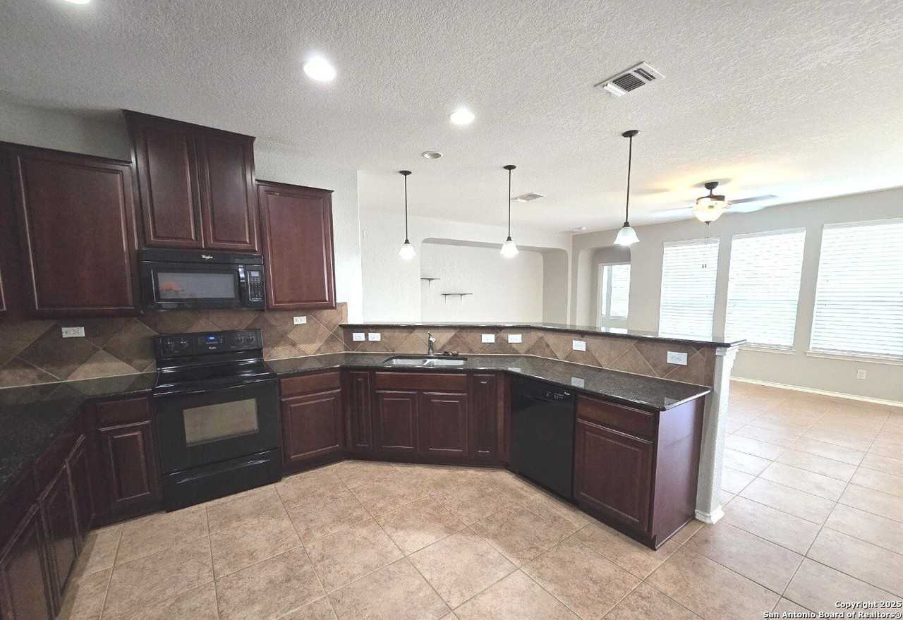 4526 Bexley Trl - Photo 6 of 13