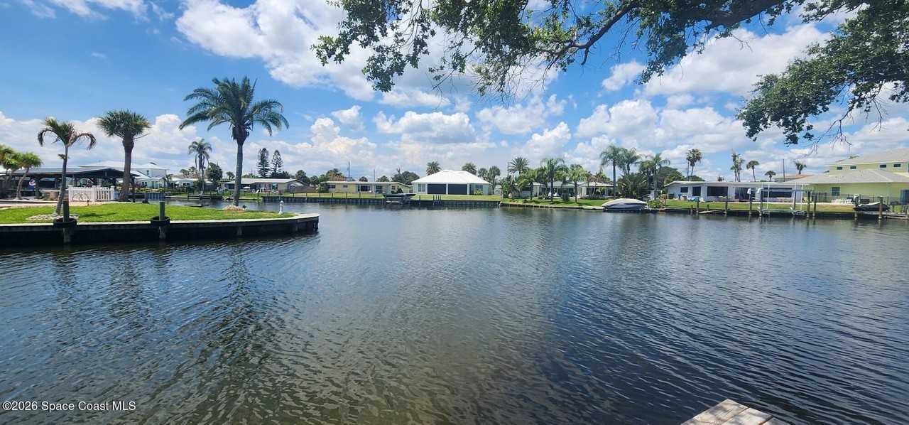 485 N Shore Dr - Photo 5 of 34