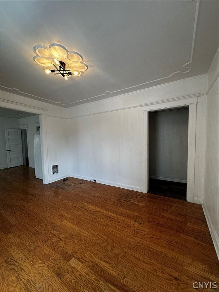 113 E Brighton Ave - Photo 4 of 16