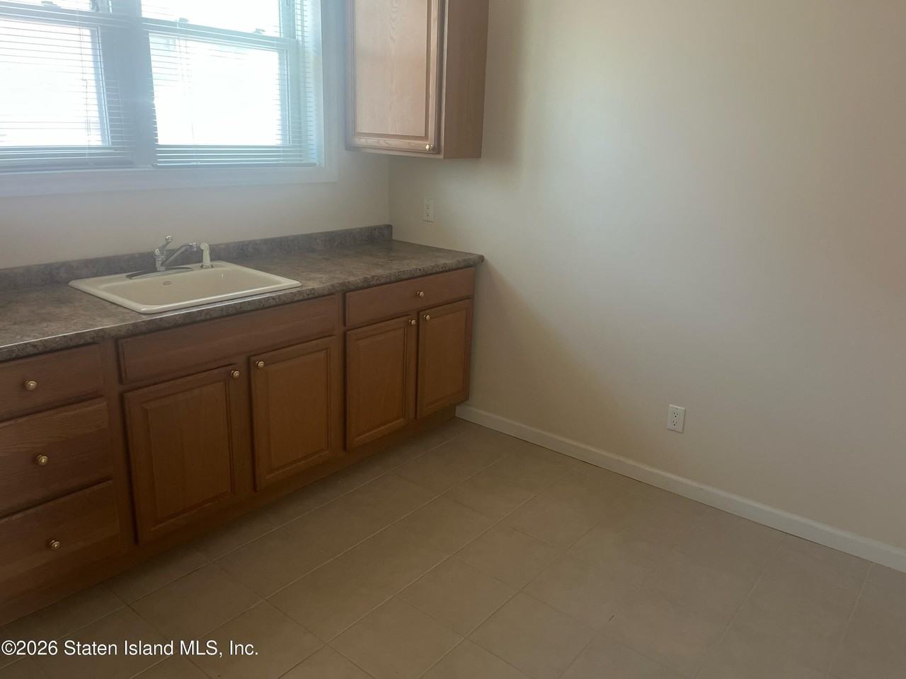 89 Bard Ave - Photo 3 of 14
