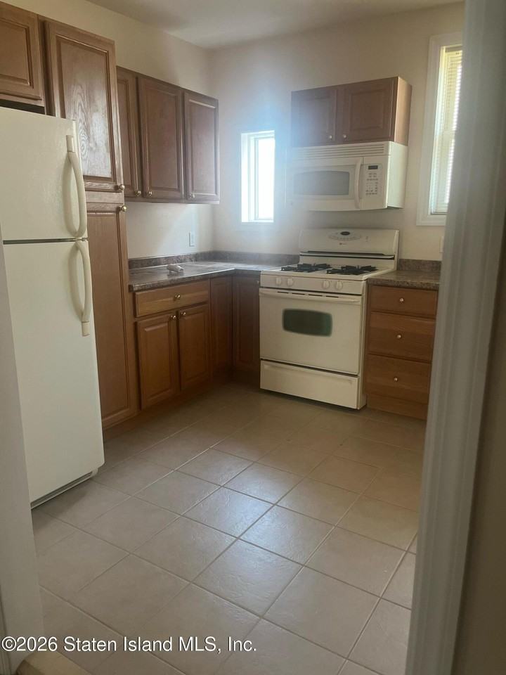 89 Bard Ave - Photo 5 of 14