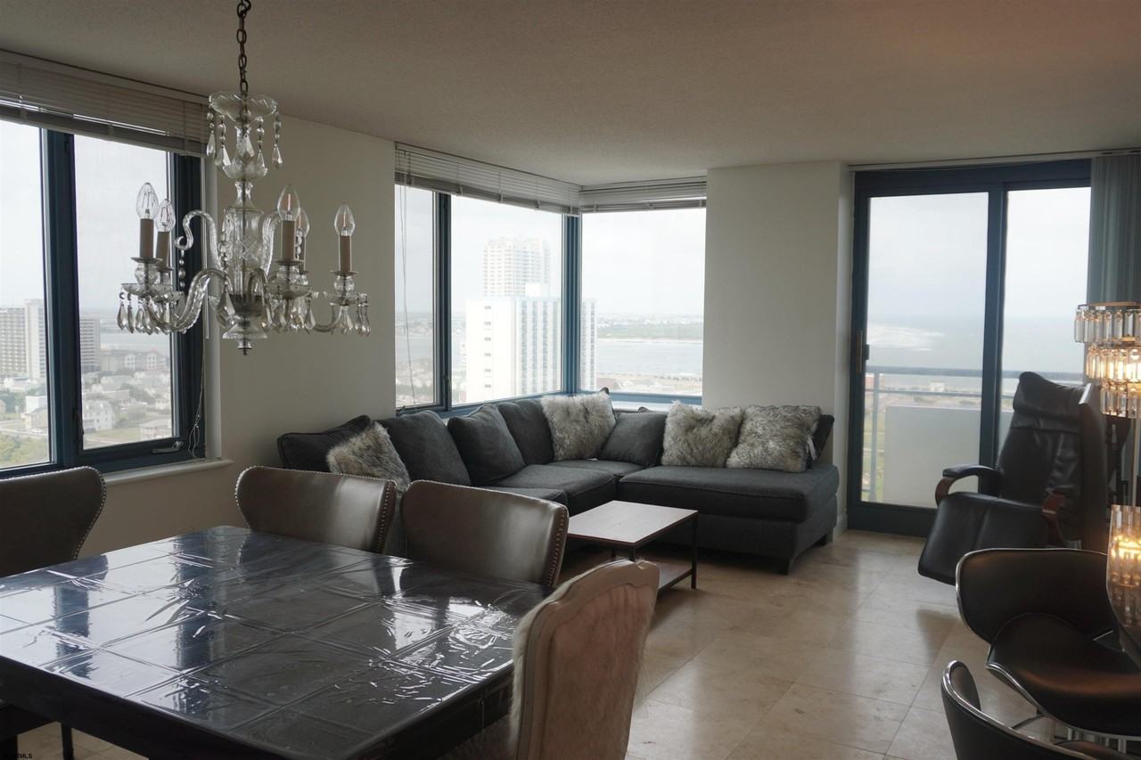 526 Pacific Ave #1707 - Photo 2 of 13