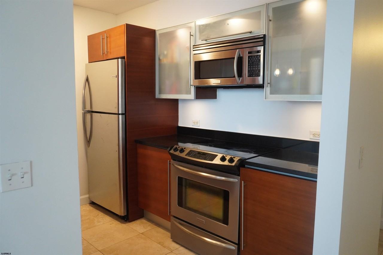 526 Pacific Ave #1707 - Photo 4 of 13