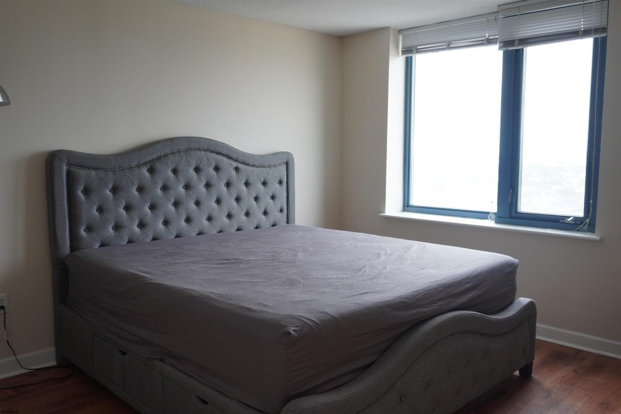 526 Pacific Ave #1707 - Photo 6 of 13