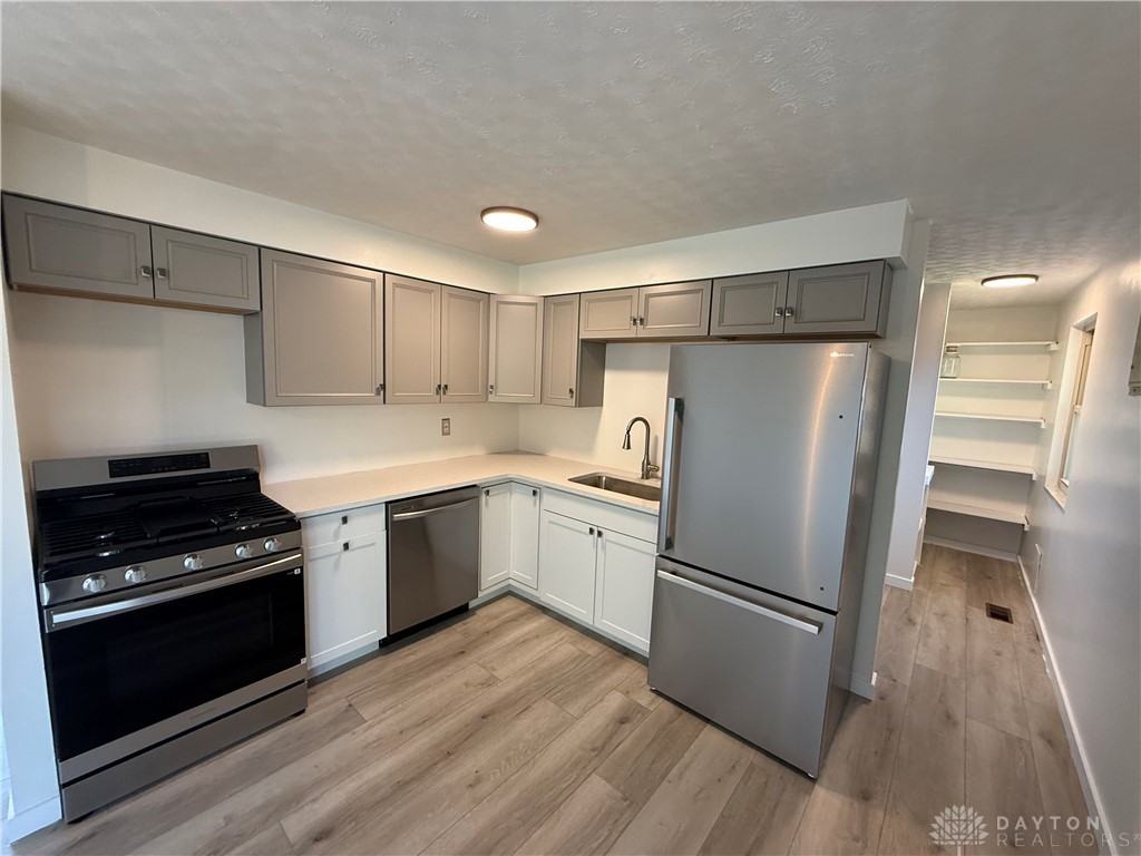 7619 Bassett Dr - Photo 6 of 17