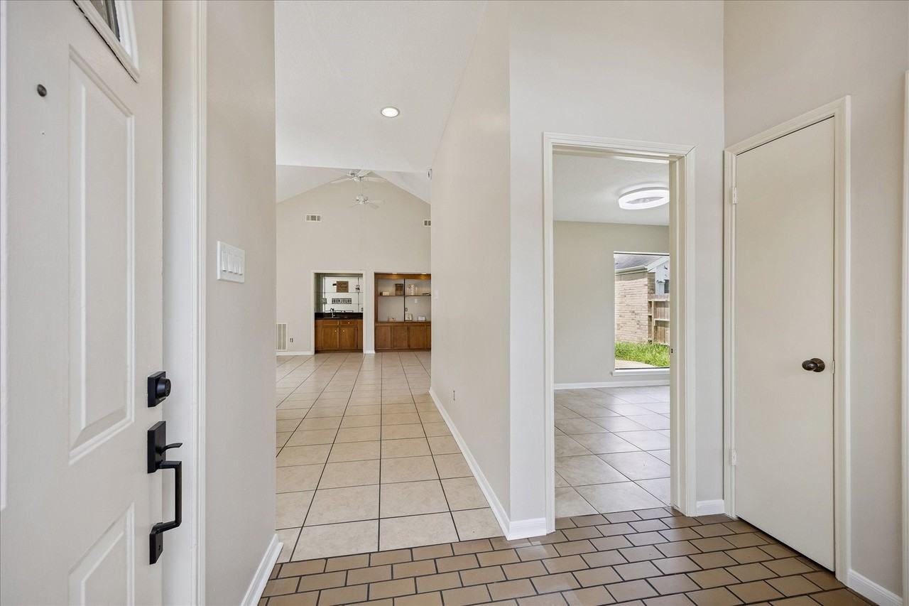 8018 Cobblefield Ln - Photo 2 of 20