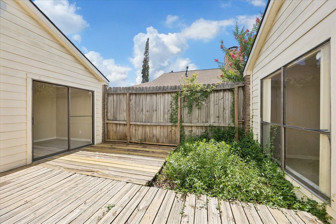 8018 Cobblefield Ln - Photo 5 of 20