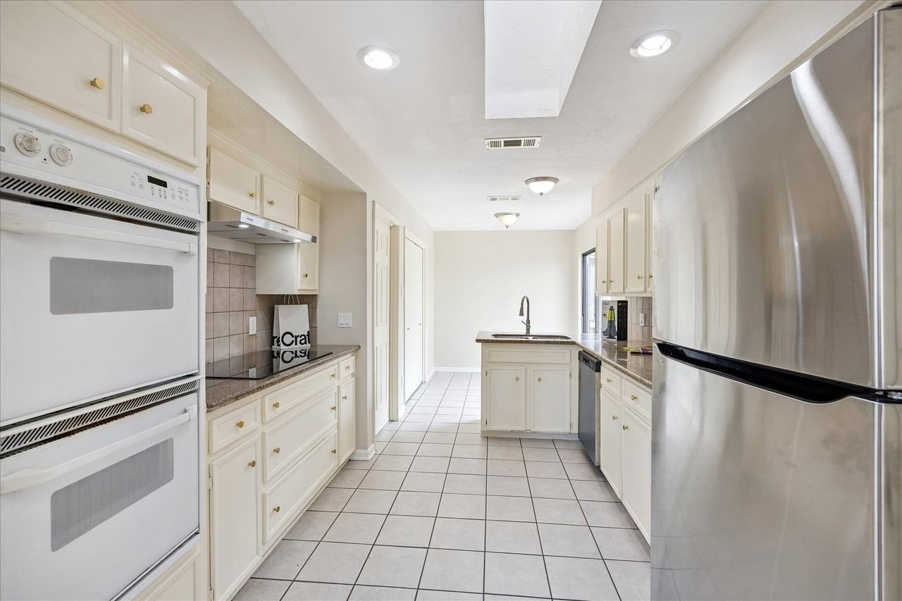 8018 Cobblefield Ln - Photo 7 of 20