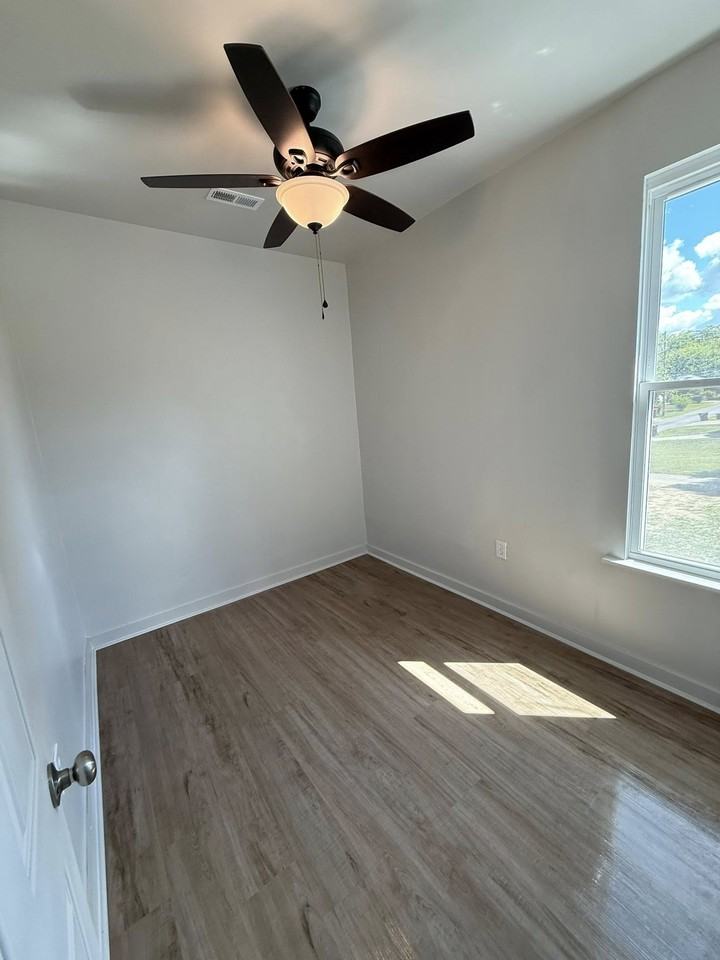 154 Luck Ave #1-2 - Photo 4 of 7