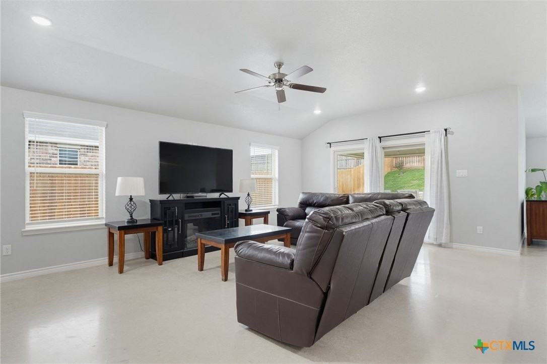 1645 Dryden Ave - Photo 3 of 15