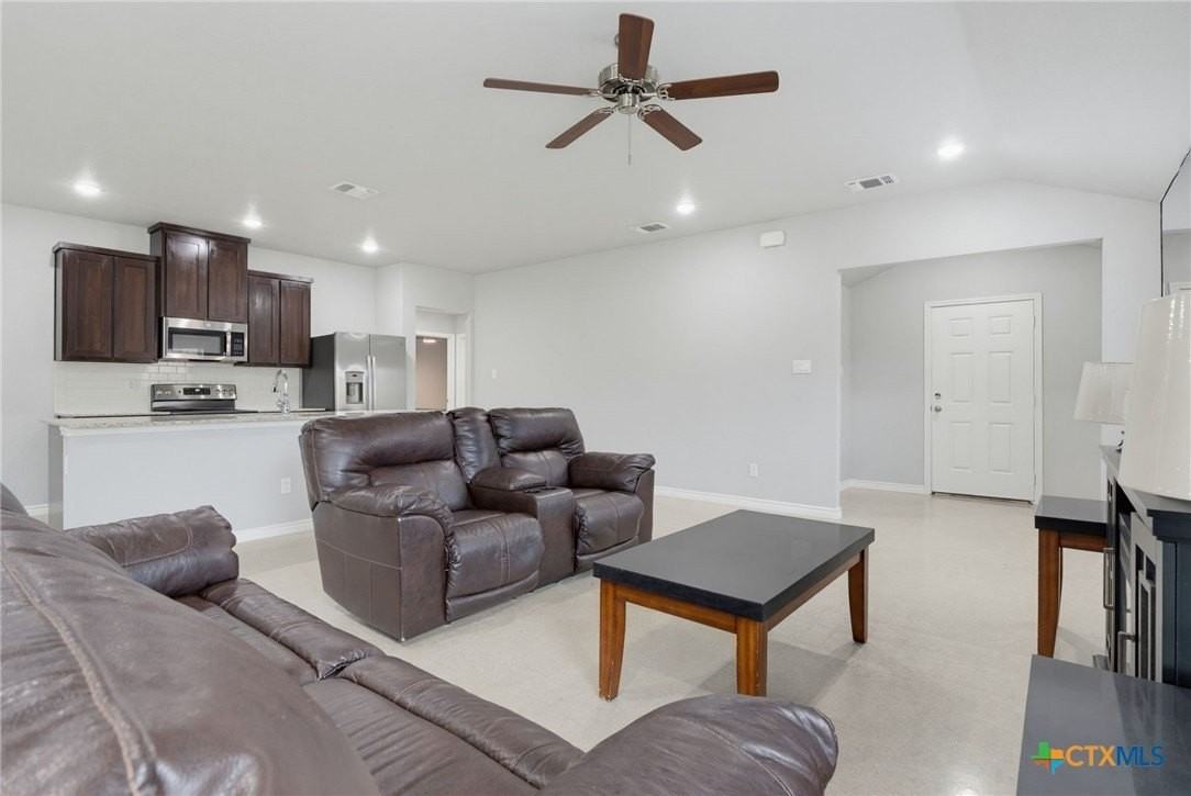 1645 Dryden Ave - Photo 4 of 15