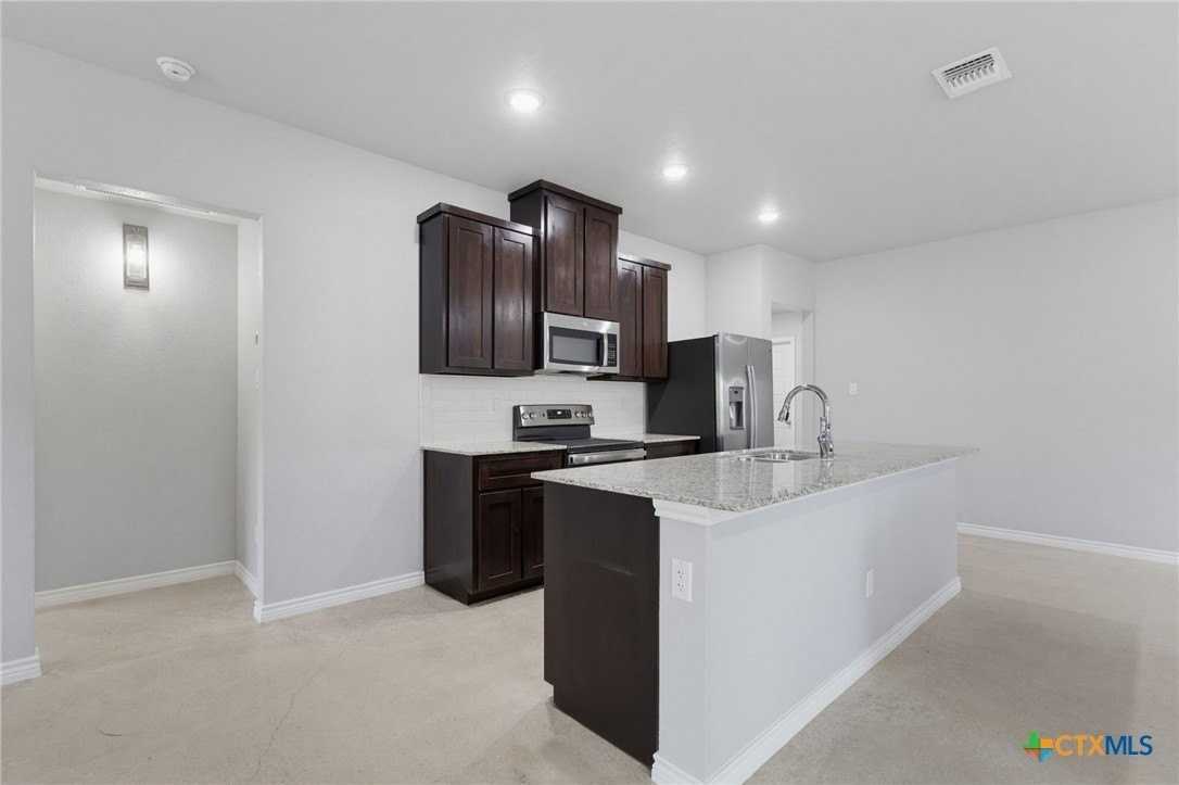 1645 Dryden Ave - Photo 5 of 15