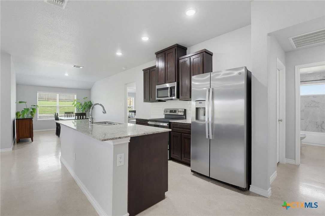 1645 Dryden Ave - Photo 6 of 15