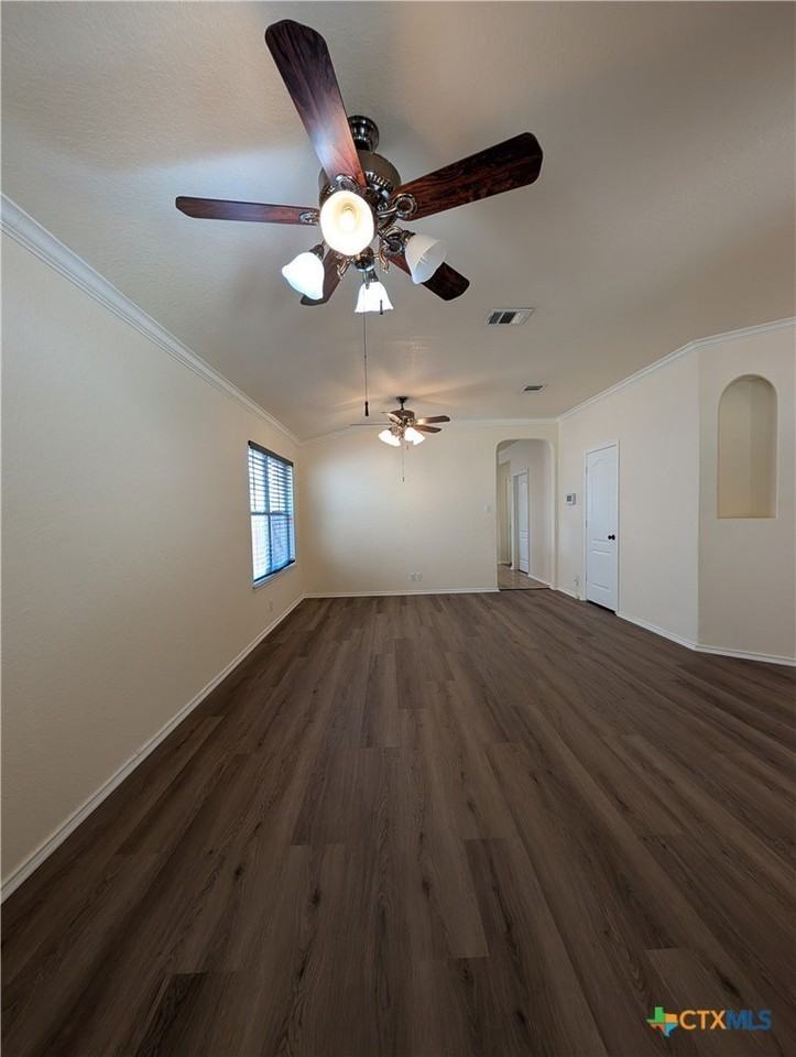 268 Goliad Dr - Photo 3 of 31