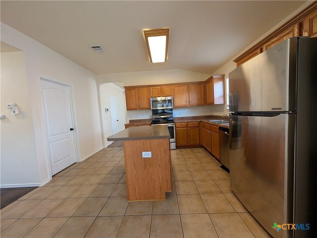268 Goliad Dr - Photo 7 of 31