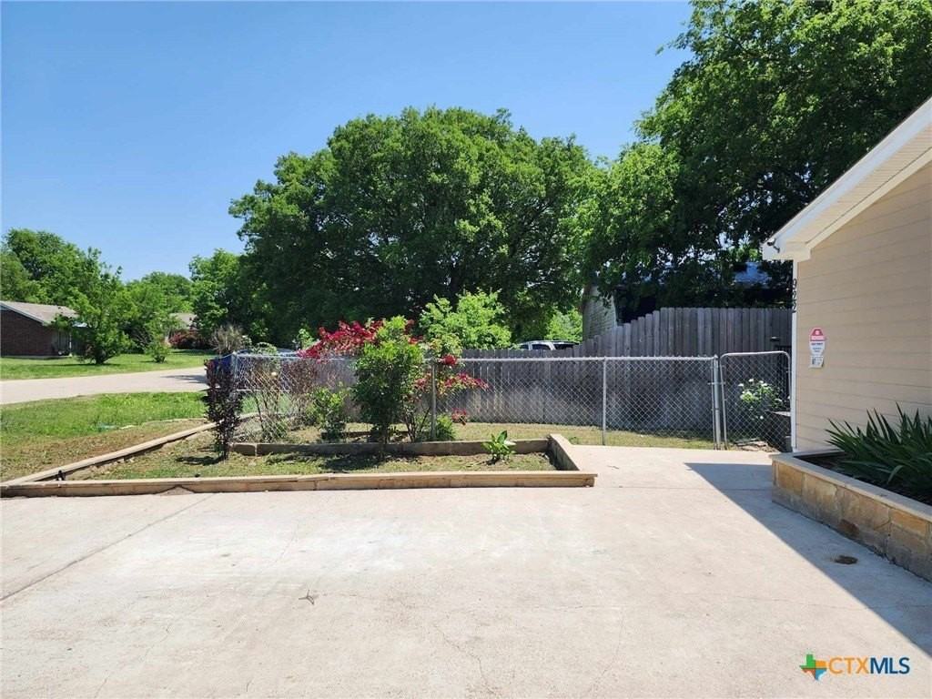 922 Ashwood St - Photo 4 of 38