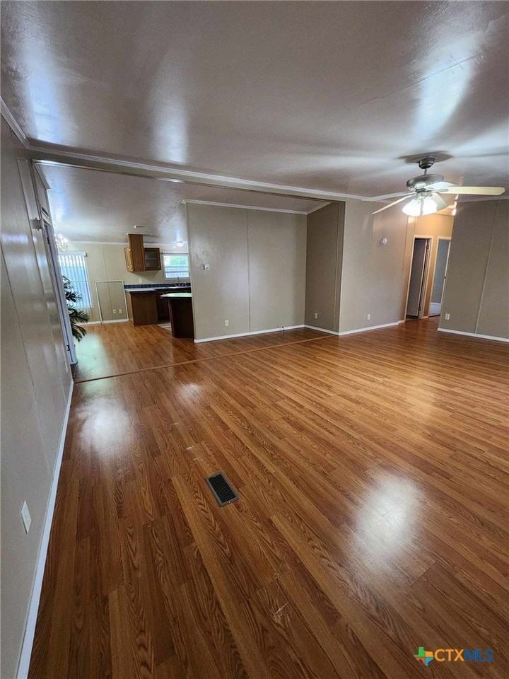922 Ashwood St - Photo 7 of 38