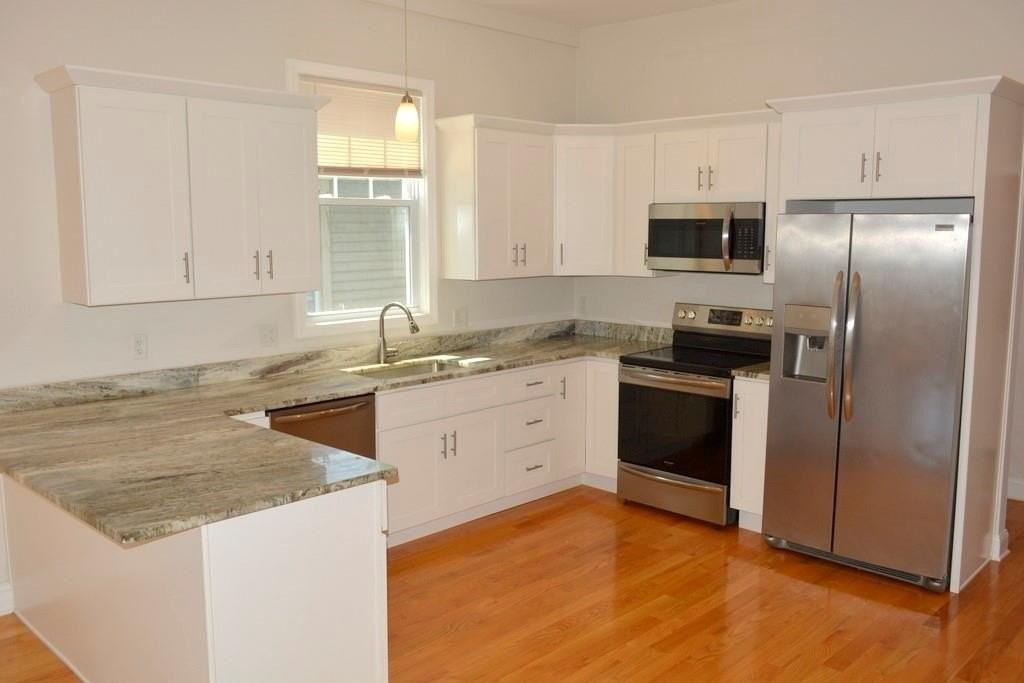 213 Carpenter St - Photo 2 of 14