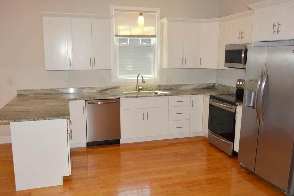 213 Carpenter St - Photo 3 of 14