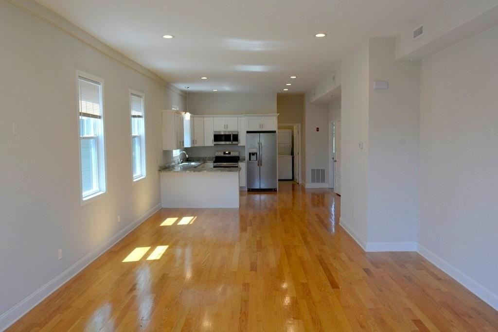 213 Carpenter St - Photo 6 of 14