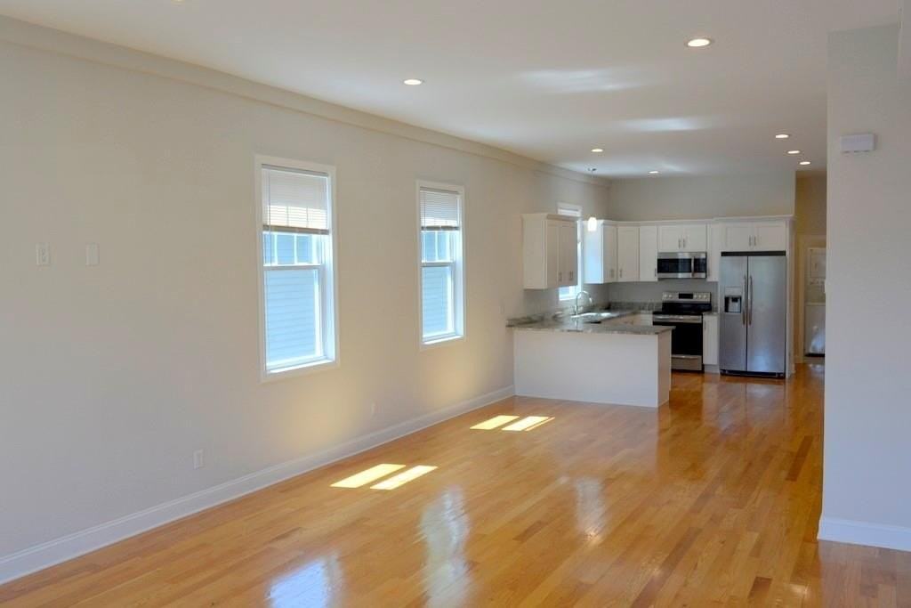 213 Carpenter St - Photo 7 of 14
