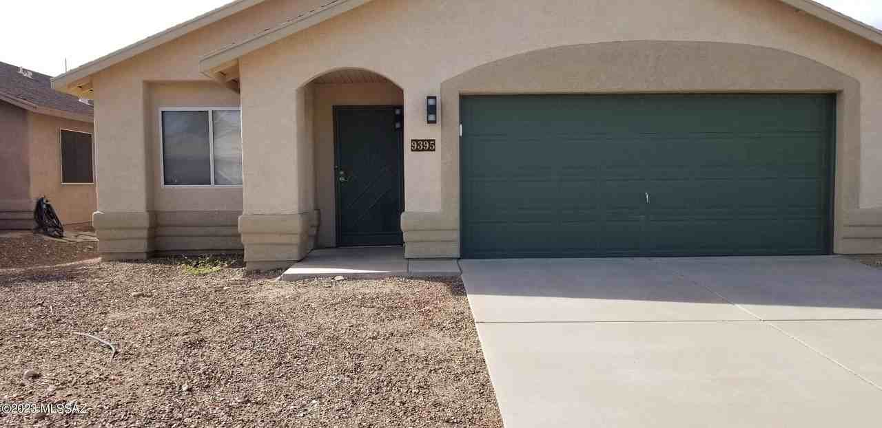 9395 E Lochnay Ln