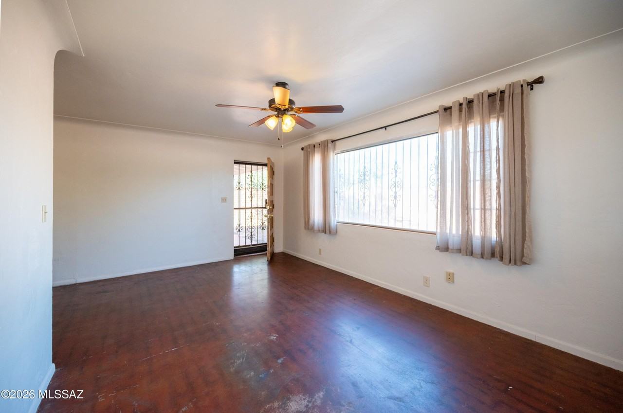 1732 N Campbell Ave - Photo 2 of 17