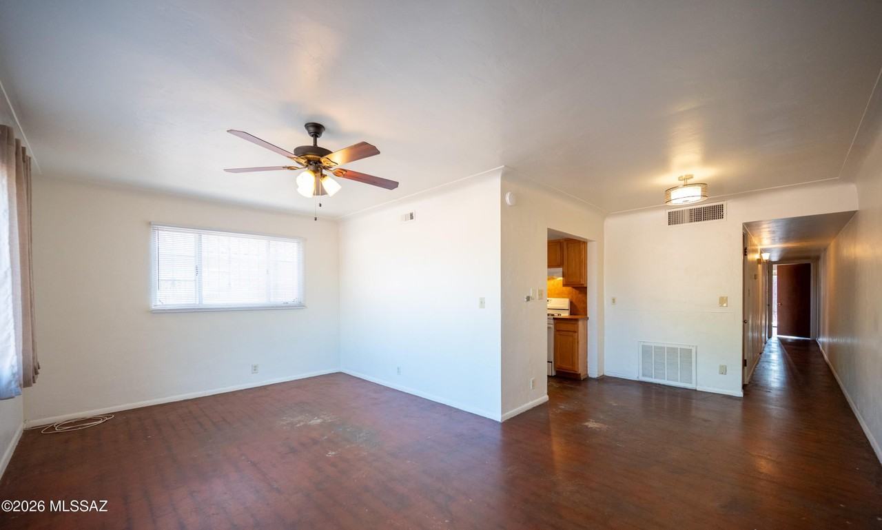 1732 N Campbell Ave - Photo 4 of 17