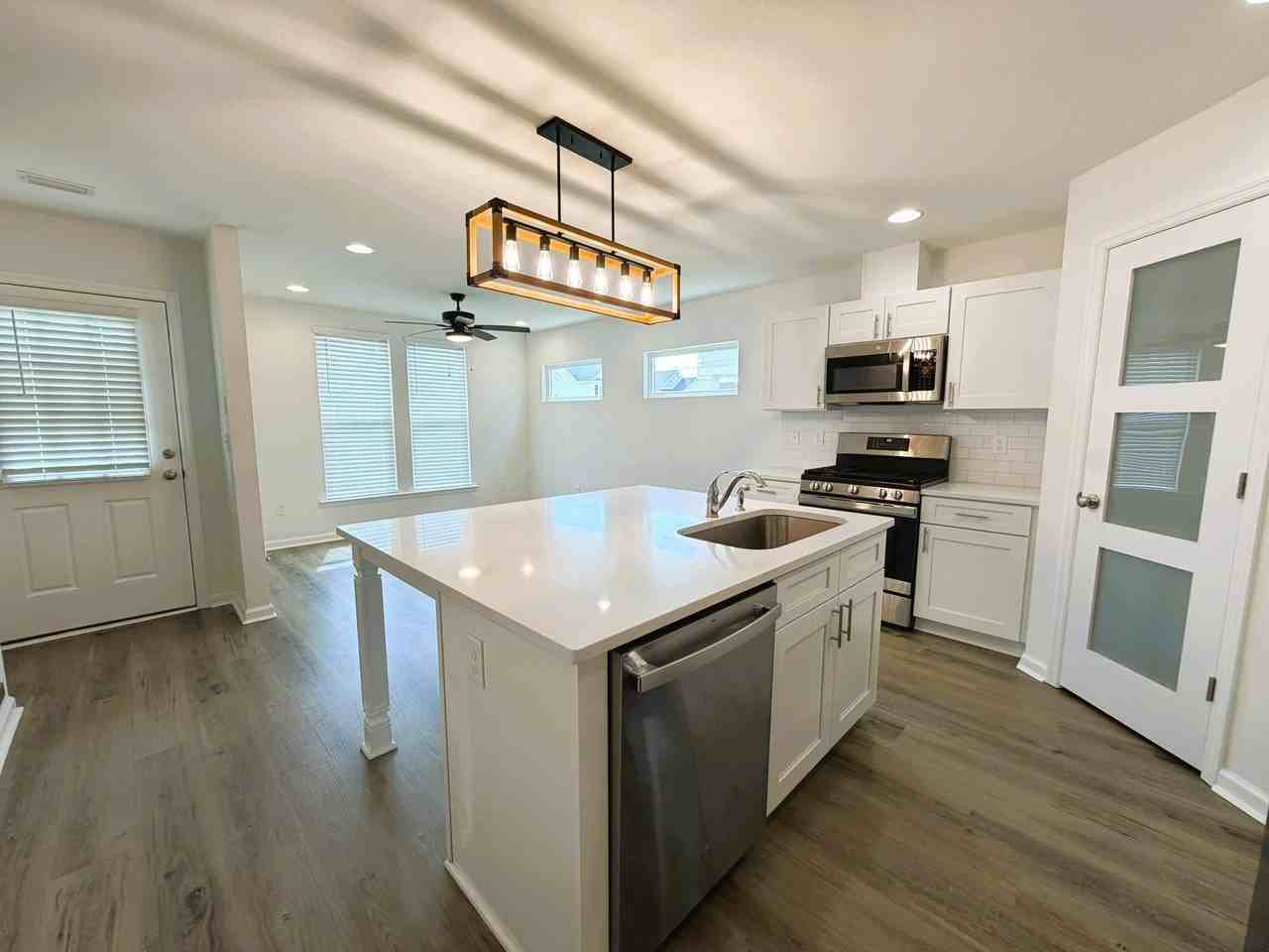 3734 Meadow Vista Ln - Photo 3 of 33