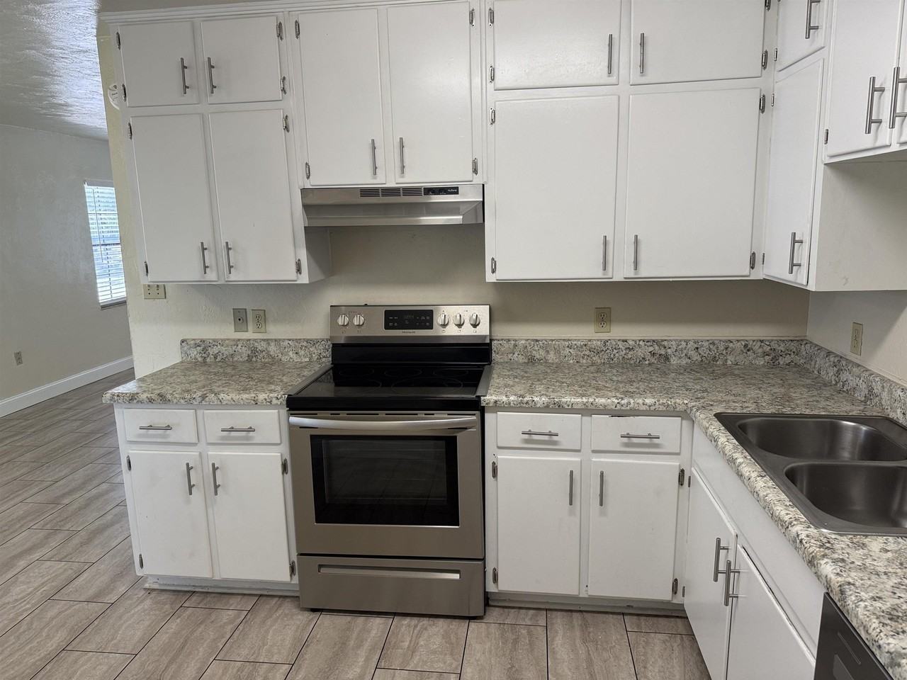 2622 Old Bainbridge Rd #D - Photo 3 of 15