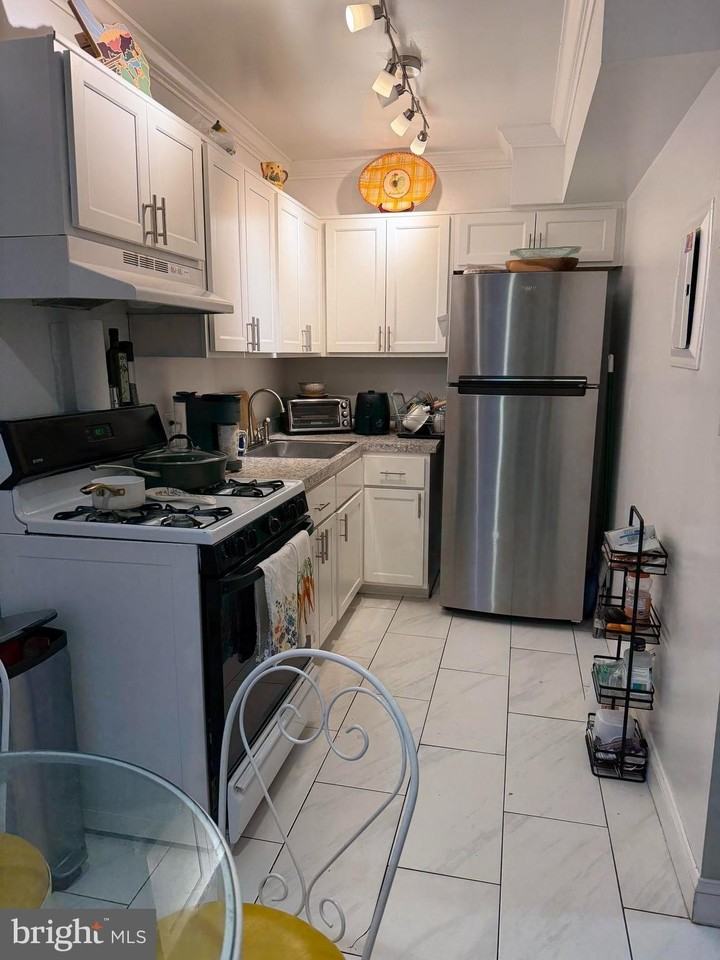 939 Longfellow St Nw #103 - Photo 4 of 11