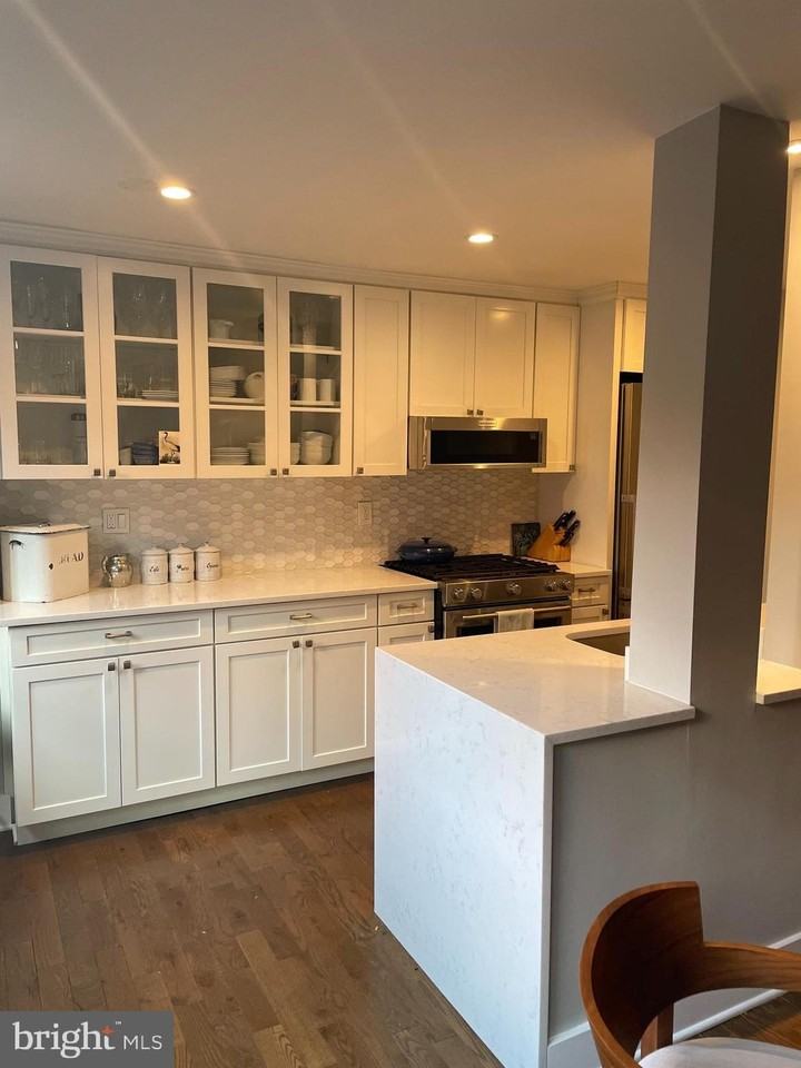 1601 18th St Nw #307 - Photo 2 of 12