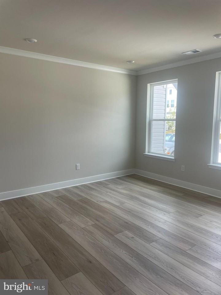 29292 Oxford Dr - Photo 4 of 9