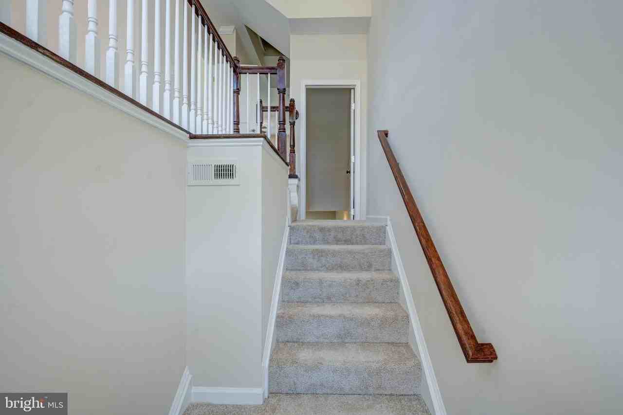 7827 Crystal Brook Way - Photo 4 of 40