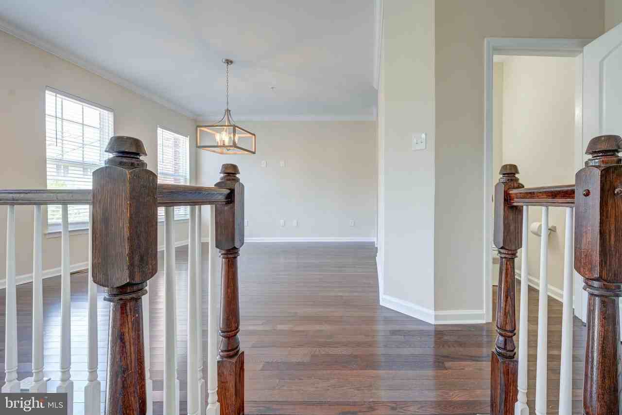 7827 Crystal Brook Way - Photo 5 of 40
