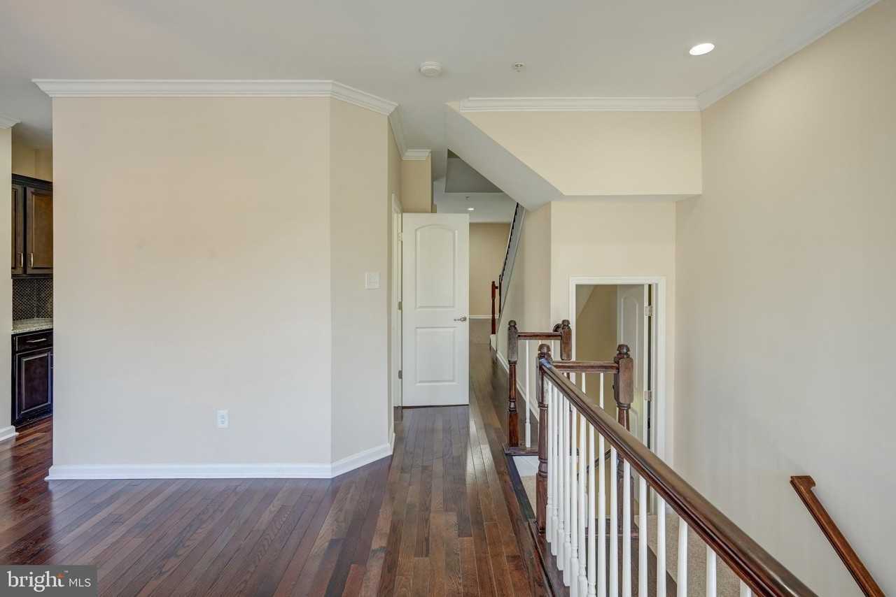 7827 Crystal Brook Way - Photo 7 of 40