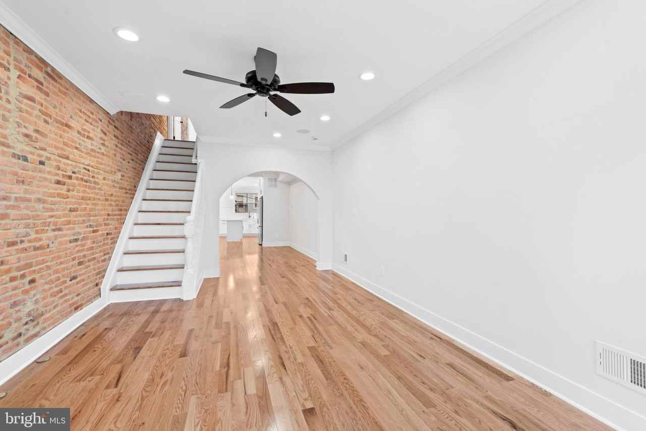 1434 Marshall St - Photo 4 of 40