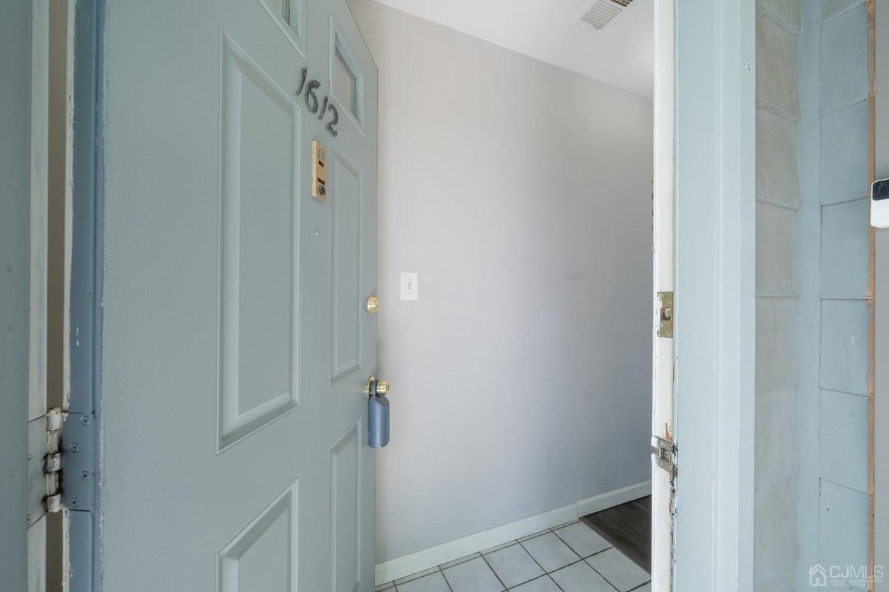 1612 Woodbridge Commons Way - Photo 2 of 19