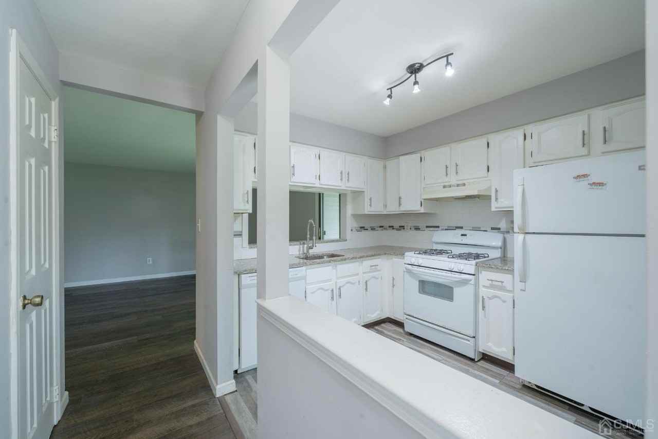 1612 Woodbridge Commons Way - Photo 3 of 19