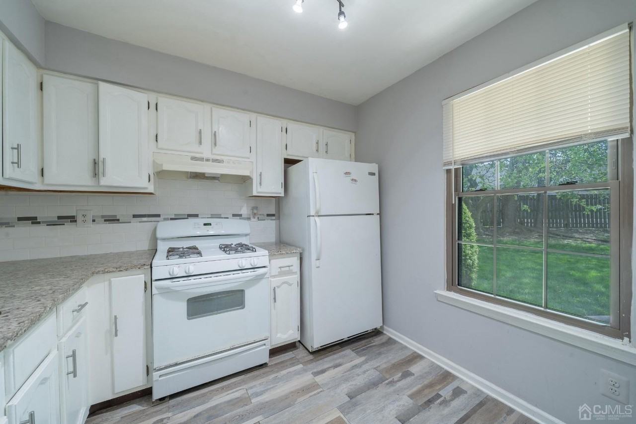 1612 Woodbridge Commons Way - Photo 5 of 19