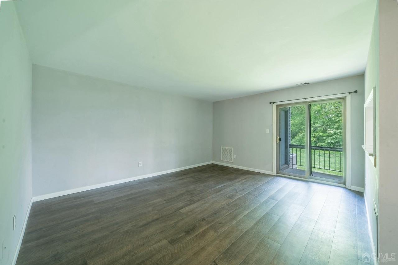 1612 Woodbridge Commons Way - Photo 6 of 19