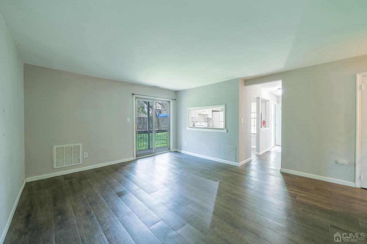 1612 Woodbridge Commons Way - Photo 7 of 19