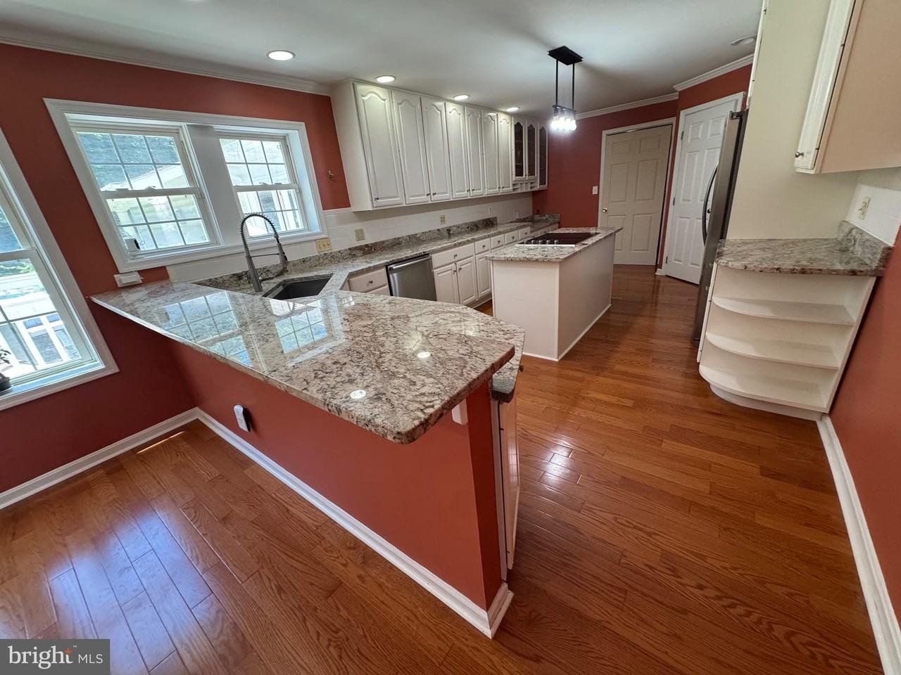 317 W Seminary Ave - Photo 5 of 40