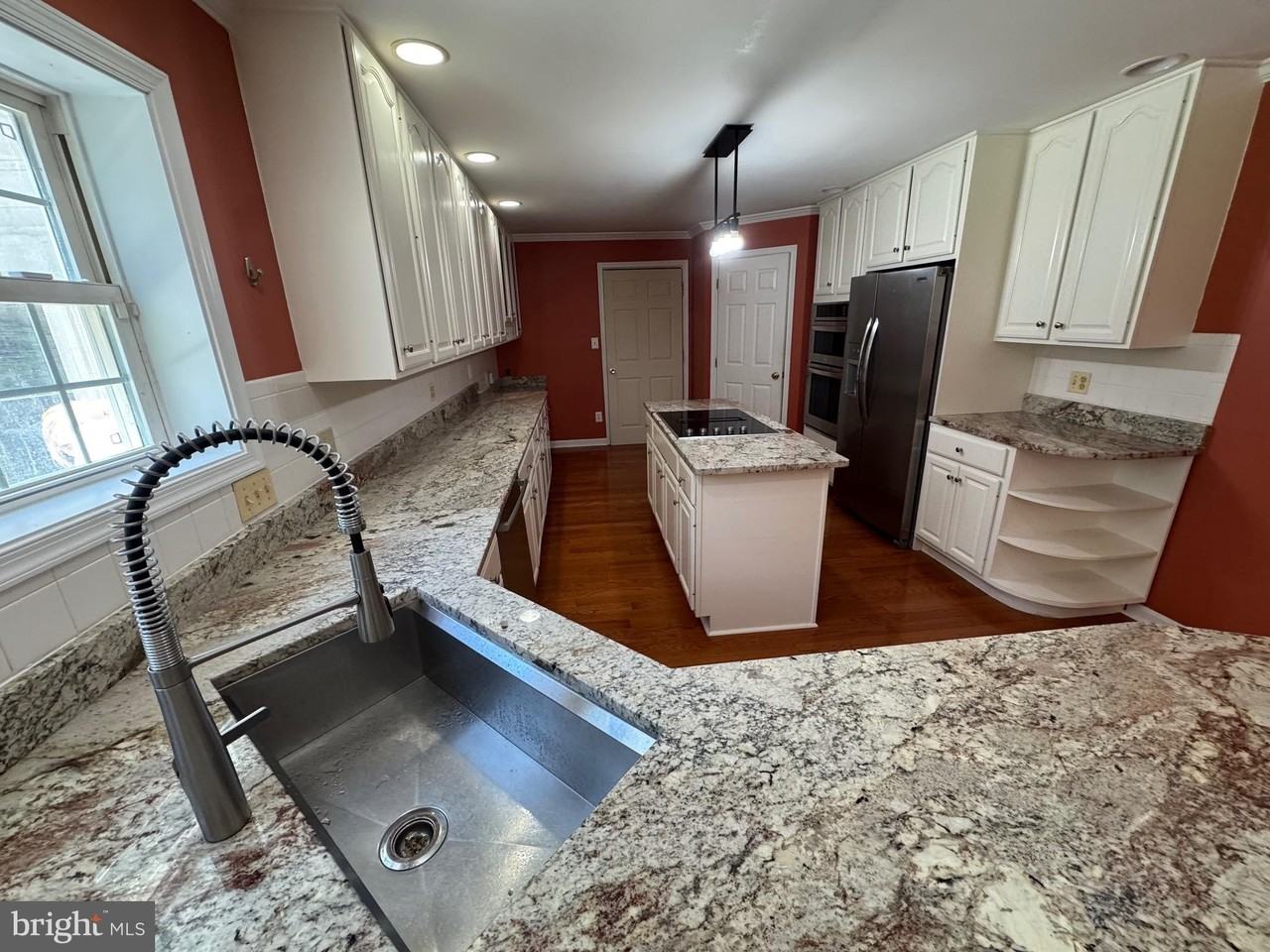 317 W Seminary Ave - Photo 6 of 40